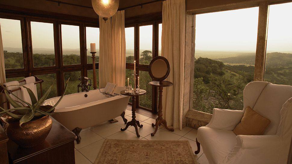 坦桑尼亚塞伦盖蒂,辛吉塔格鲁梅蒂酒店Singita Grumeti Reserves_003362-03-bathtub-with-view.jpg