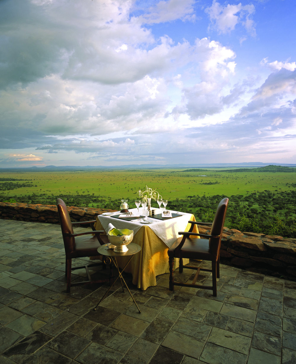 坦桑尼亚塞伦盖蒂,辛吉塔格鲁梅蒂酒店Singita Grumeti Reserves_Sasakwa Verandah Dinner 2 (colour).jpg