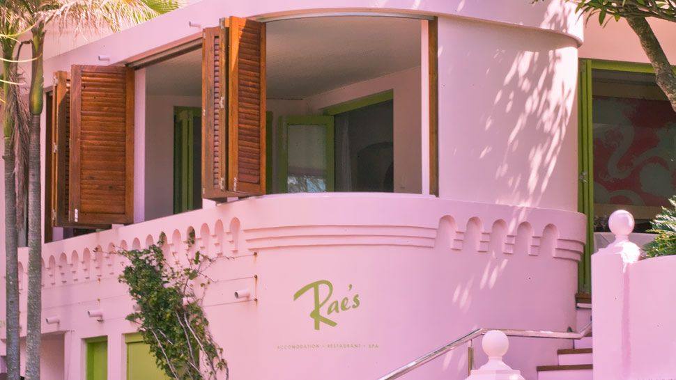 澳大利亚新南威尔斯海上瑞伊酒店Rae's on Watego's_003563-04-hotel-entrance-pink.jpg