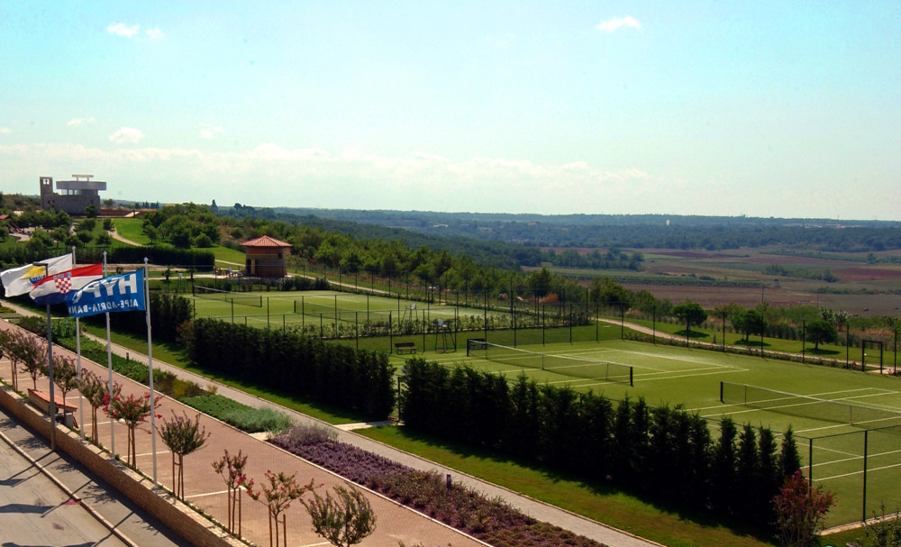 克罗地亚伊斯特拉宾斯基酒店Kempinski Hotel Adriatic Istria, Croatia_PUY1_Tenniscourts_L.jpg