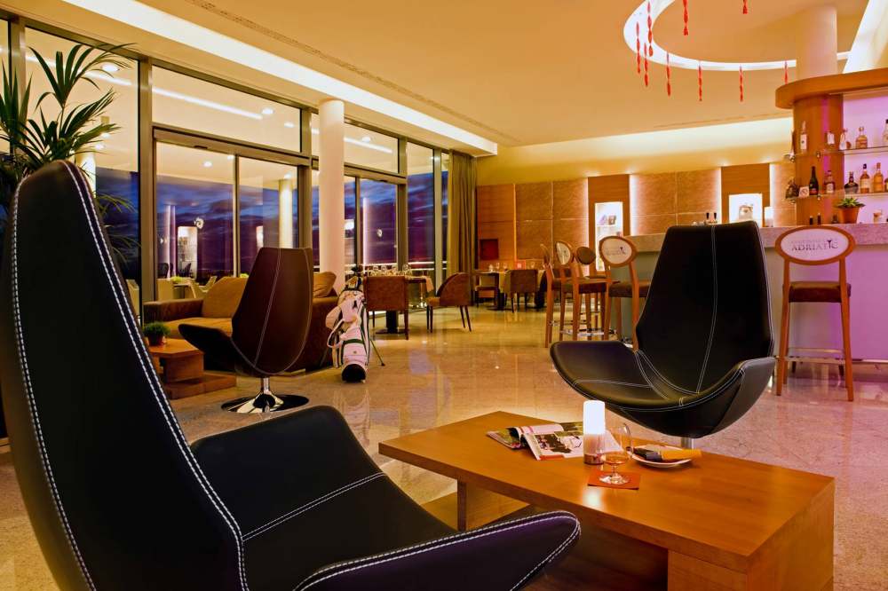克罗地亚伊斯特拉宾斯基酒店Kempinski Hotel Adriatic Istria, Croatia_PUY1_golfbar_L.jpg