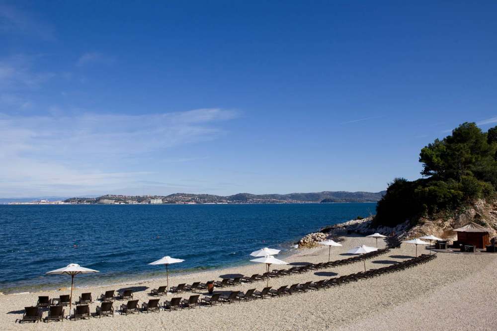 克罗地亚伊斯特拉宾斯基酒店Kempinski Hotel Adriatic Istria, Croatia_PUY1_hotelbeach1_L.jpg