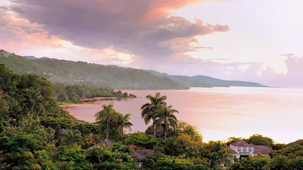 牙买加蒙特戈贝round hill hotel&villas Montego Bay, Jamaica_001504-02-exterior-ocean-view-sunset.jpg