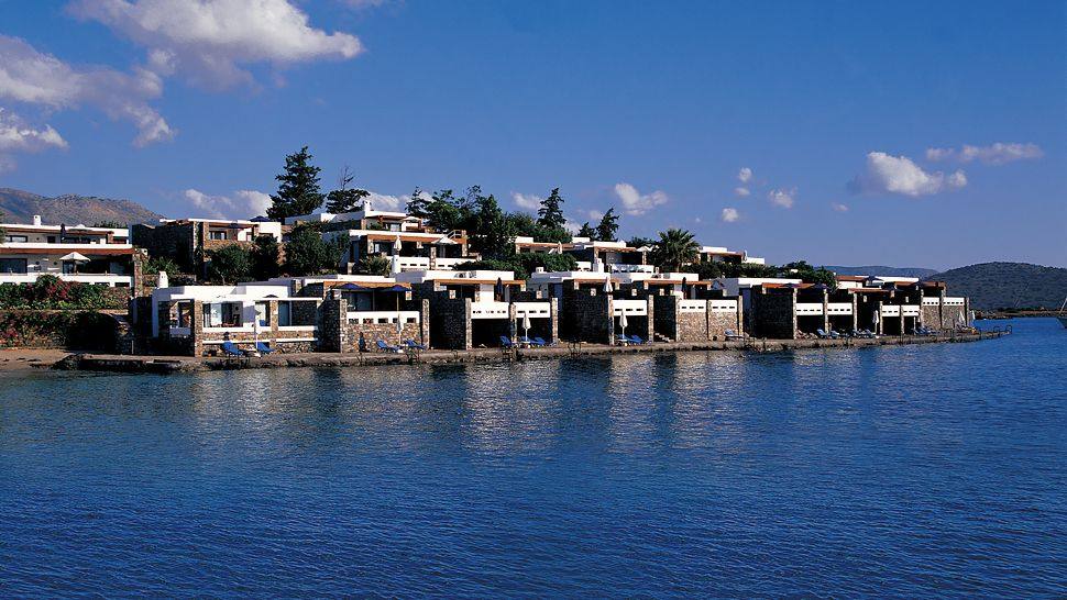 希腊克里特岛伊罗达海滩酒店Elounda Beach Hotel_003014-03-view-of-resort-from-water.jpg