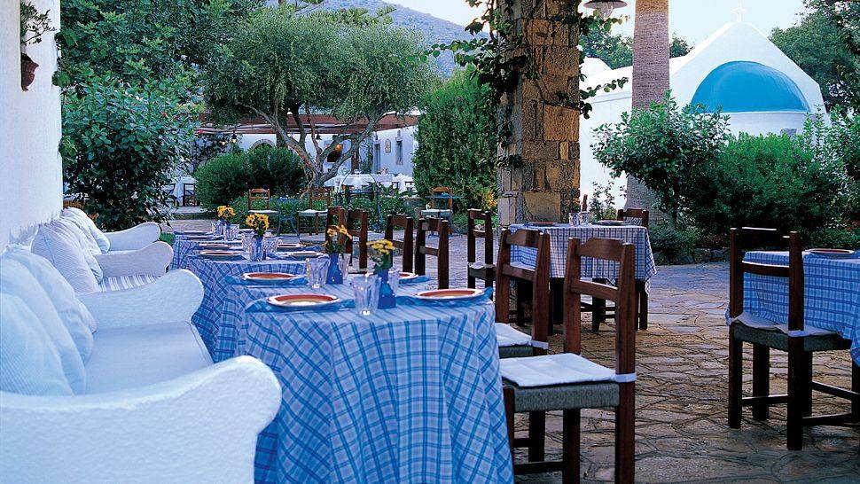 希腊克里特岛伊罗达海滩酒店Elounda Beach Hotel_003014-04-terrace-dining.jpg