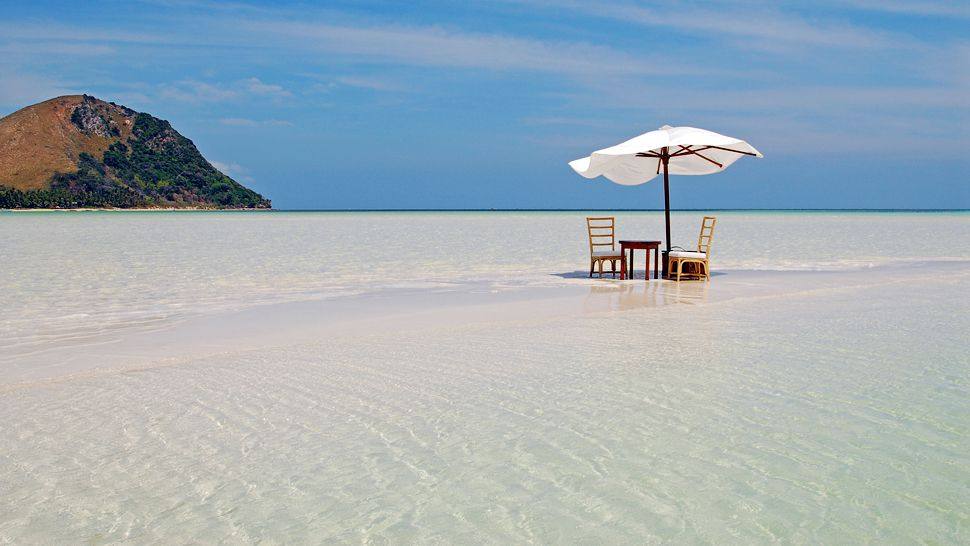 Bobby Manosa-安缦璞乐 Amanpulo_002679-06-Pulo-Sand-Dune-Picnic.jpg