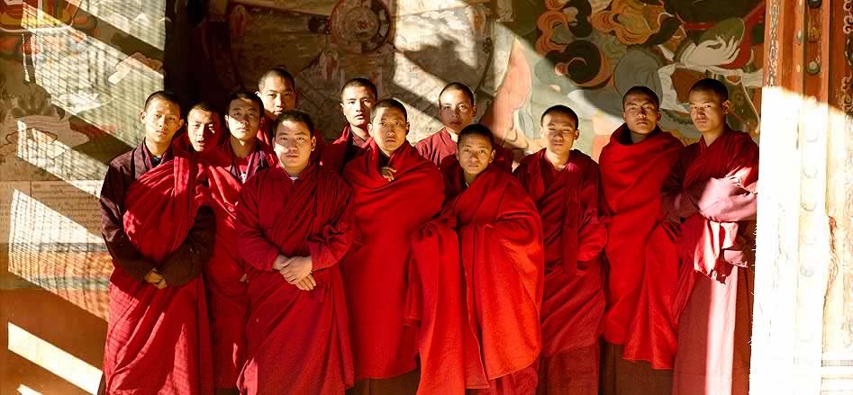 Kerry Hill-不丹王国安缦喀拉 Amankora_kora_tphu_monks1_hp.jpg