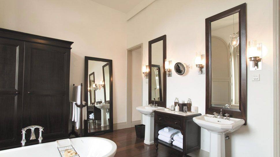 斯里兰卡加勒阿曼加拉酒店_002689-04-bathroom-with-vanity-tub.jpg