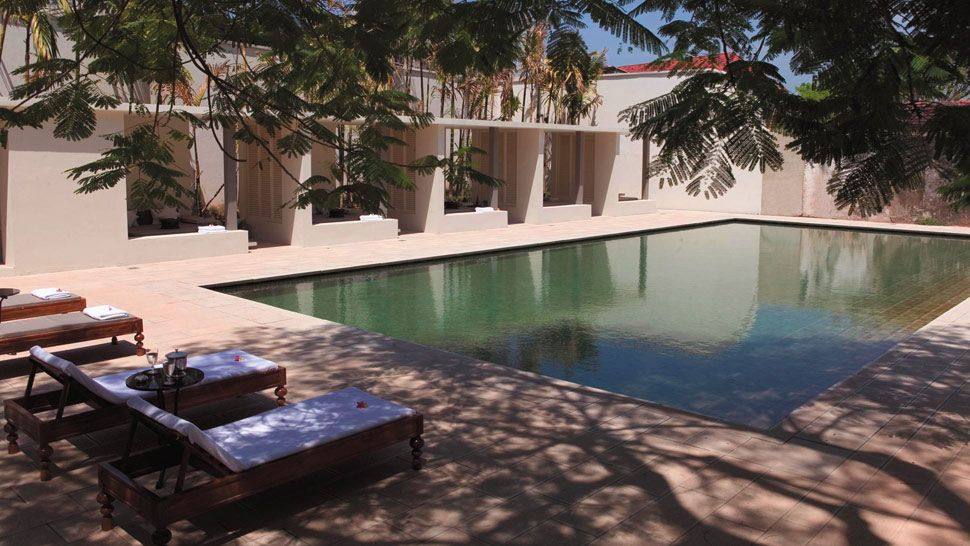 斯里兰卡加勒阿曼加拉酒店_002689-05-outdoor-pool-lounging.jpg