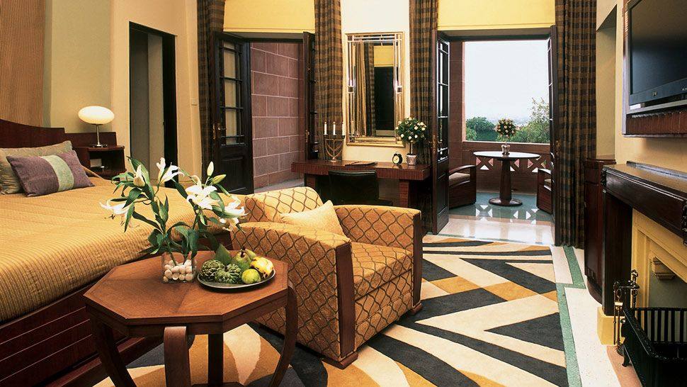 印度焦特布尔Umaid Bhawan皇宫酒店Umaid Bhawan Palace, Jodhpur_002930-07-bedroom-private-balcony.jpg