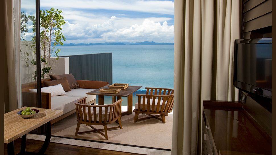 Wilson Associates-泰国苏梅岛康拉德度假村 conrad koh samui_008605-01-guestroom-patio-sea-view.jpg