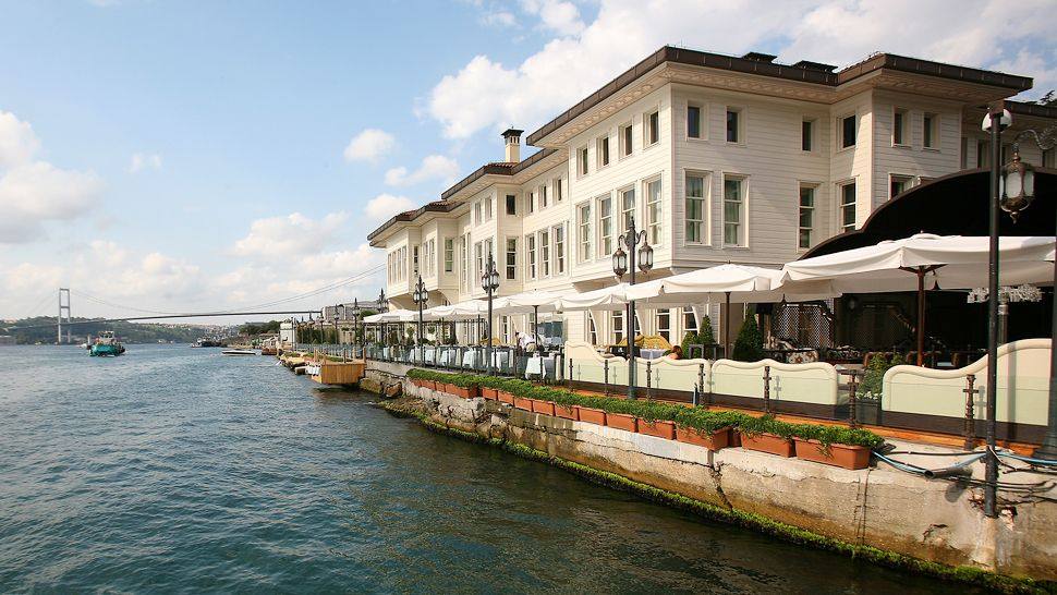 土耳其伊斯坦布尔Les Ottomans酒店_003363-10-exterior-terrace-bosphorus.jpg