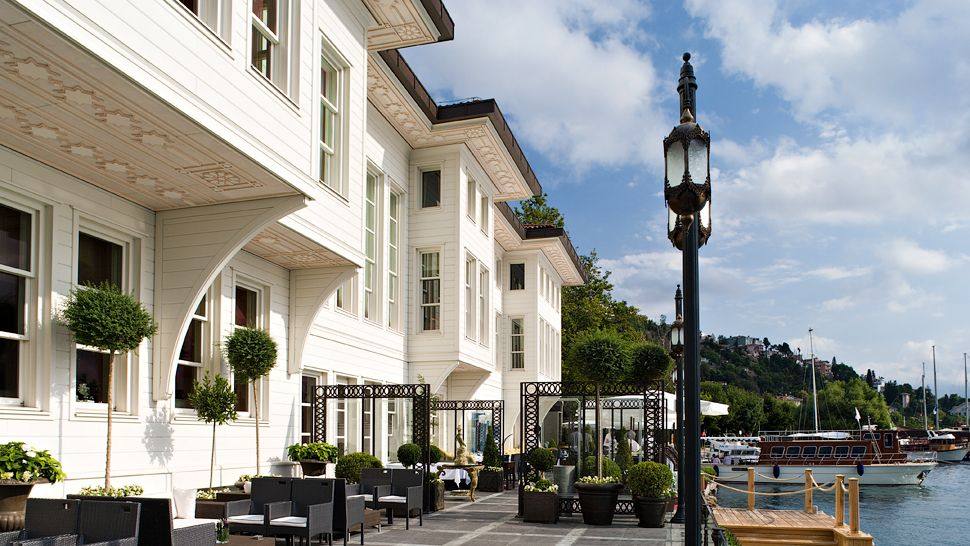 土耳其伊斯坦布尔Les Ottomans酒店_003363-09-exterior-terrace-bosphorus.jpg