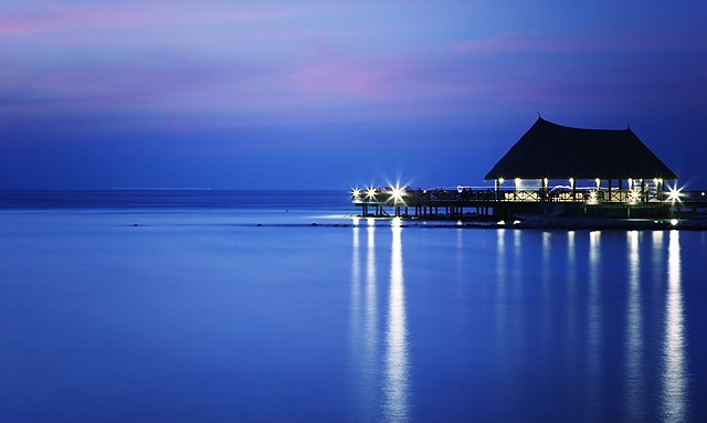 马尔代夫班度士岛温泉度假村_Sundowners Bar at sunset.jpg