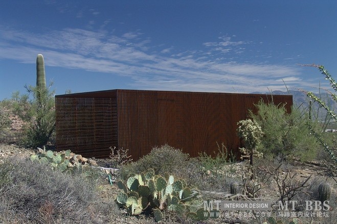 亚利桑那州沙漠中的现代小屋_11.jpg