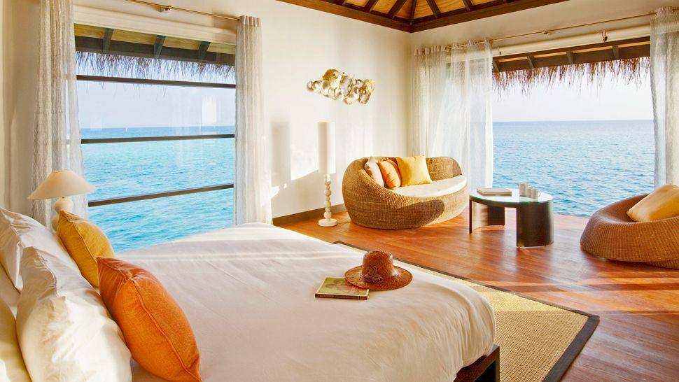 Velassaru Maldives-马尔代夫蔚蓝沙酒店_007220-03-bungalow-bedroom.jpg