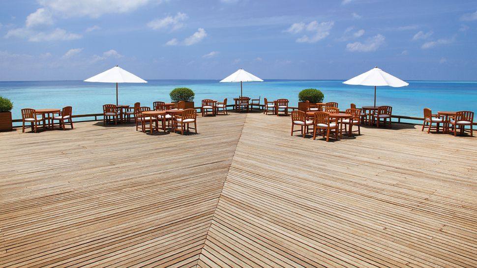 马尔代夫北马累环礁巴罗什岛度假村 Baros Maldives_007849-10-Lime-Restaurant_oversized-deck.jpg