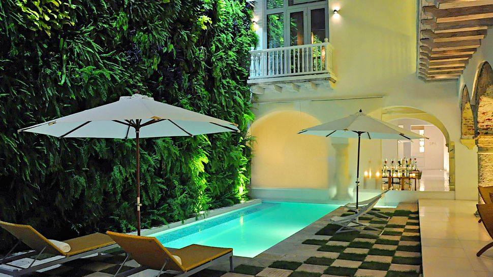 哥伦比亚卡塔赫纳Tcherassi酒店及水疗中心_007857-04-garden-night.jpg
