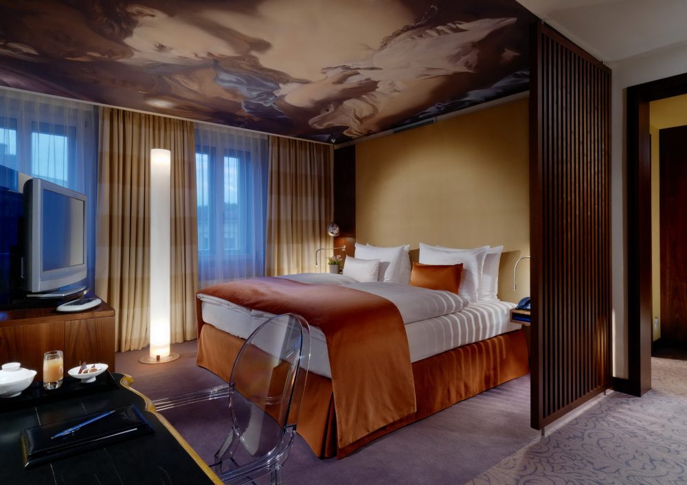 德国慕尼黑凯宾斯基 Hotel Vier Jahreszeiten Kempinski Muenchen_Deluxe Room.jpg