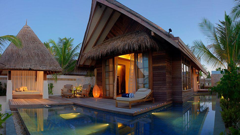 马尔代夫卓美亚维塔维丽度假酒店Jumeirah Vittaveli, Maldives_009419-03-villa-shape-pool.jpg