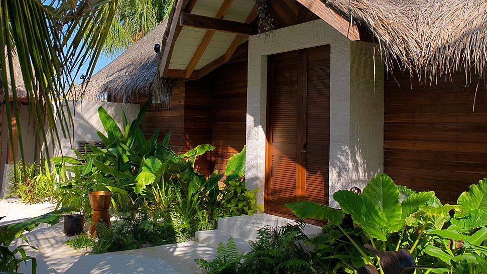 马尔代夫卓美亚维塔维丽度假酒店Jumeirah Vittaveli, Maldives_009419-05-Beach-Villa-Entrance.jpg