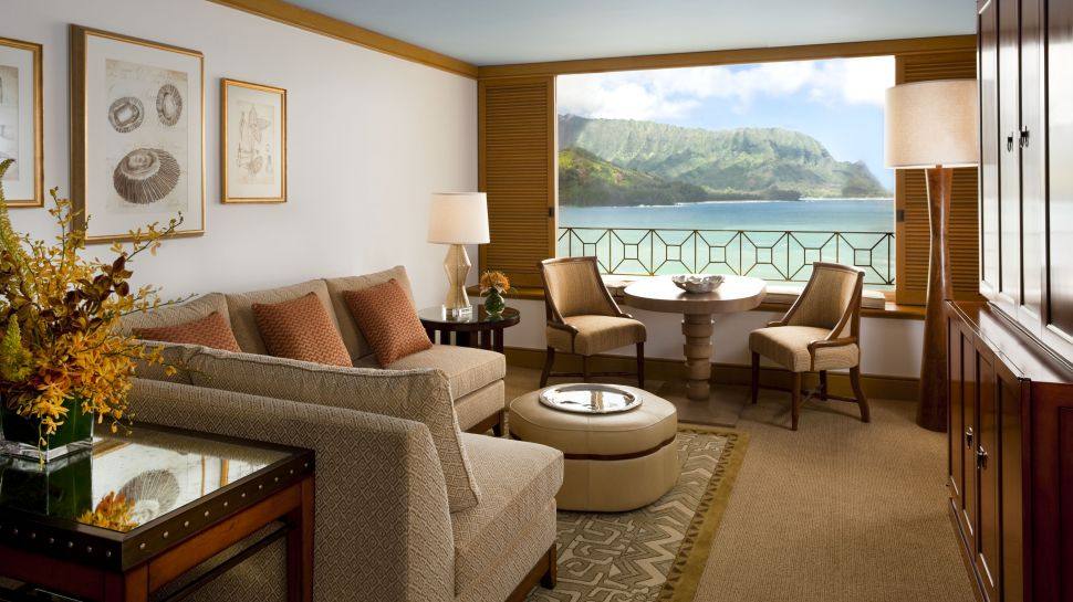 夏威夷瑞吉普林斯维尔度假村The St. Regis Princeville Resort_001011-05-suite-sitting-area-ocean-view-daytime.jpg