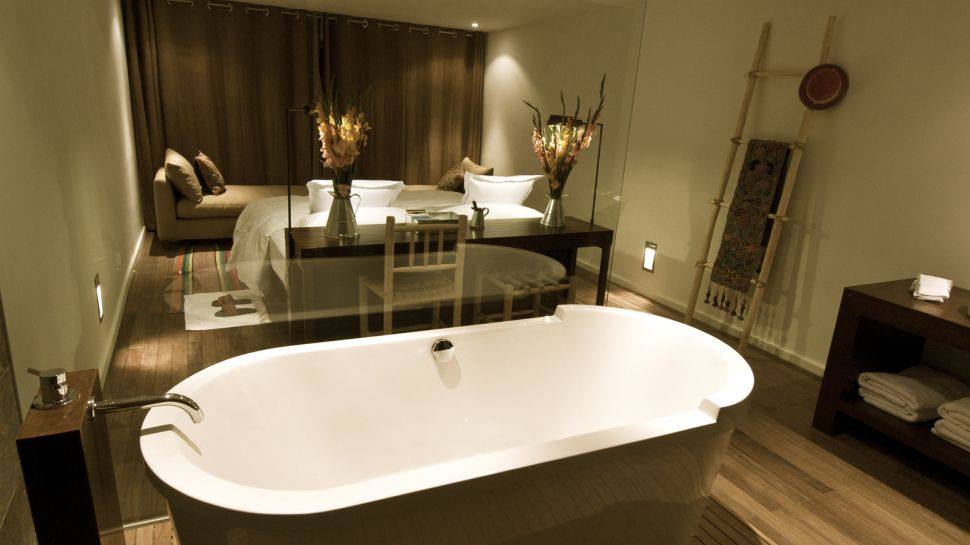 秘鲁普诺的的喀喀湖Titilaka酒店_006224-03-bedroom-bathtub.jpg