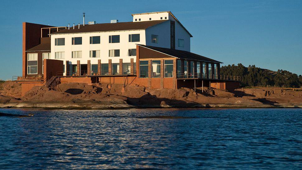 秘鲁普诺的的喀喀湖Titilaka酒店_006224-06-exterior-view-from-lake.jpg