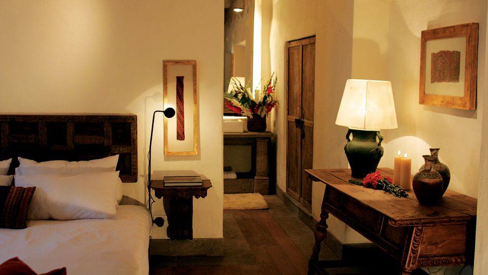 秘鲁La Casona Inkaterra酒店_005242-03-bedroom-king-bed.jpg