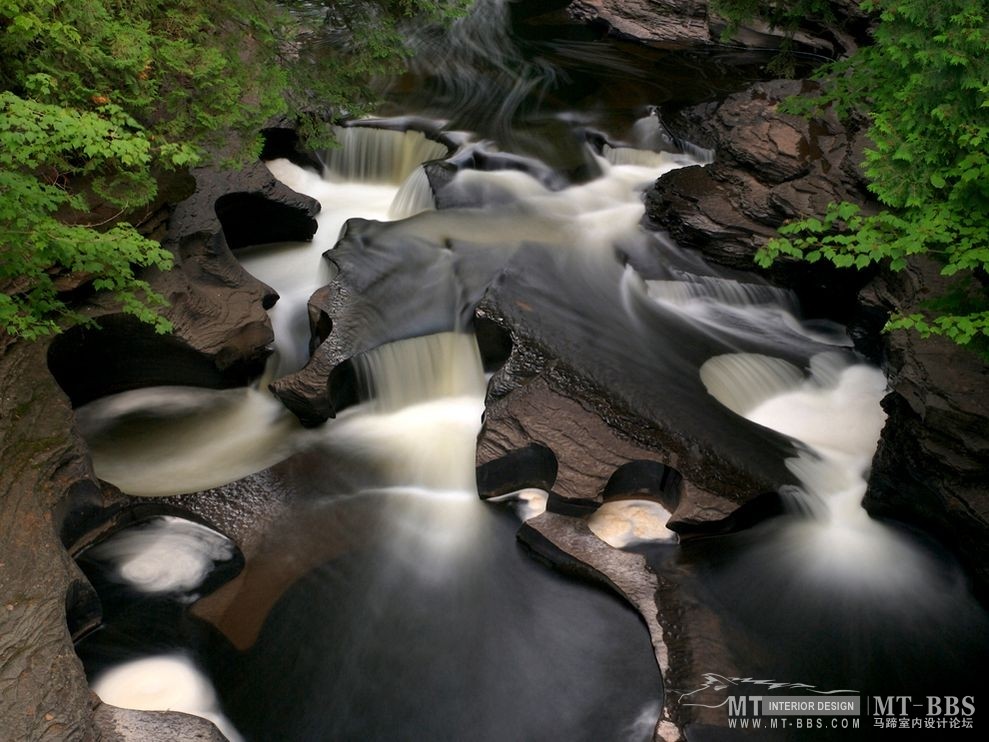 美国国家地理杂志照片精选_豪猪山的瀑布，密歇根州.jpg