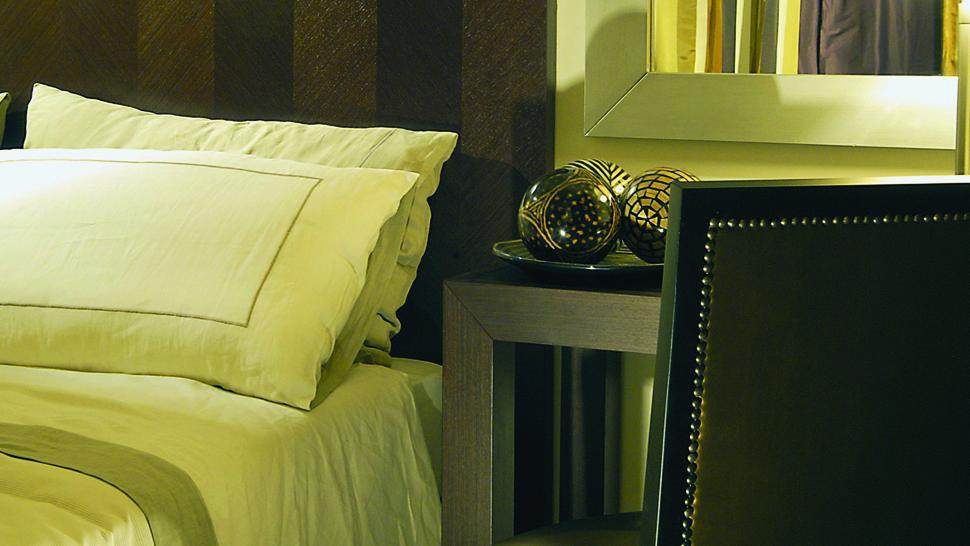 意大利,圣特雷莎加卢拉,la coluccia酒店_004183-04-bed-with-desk.jpg