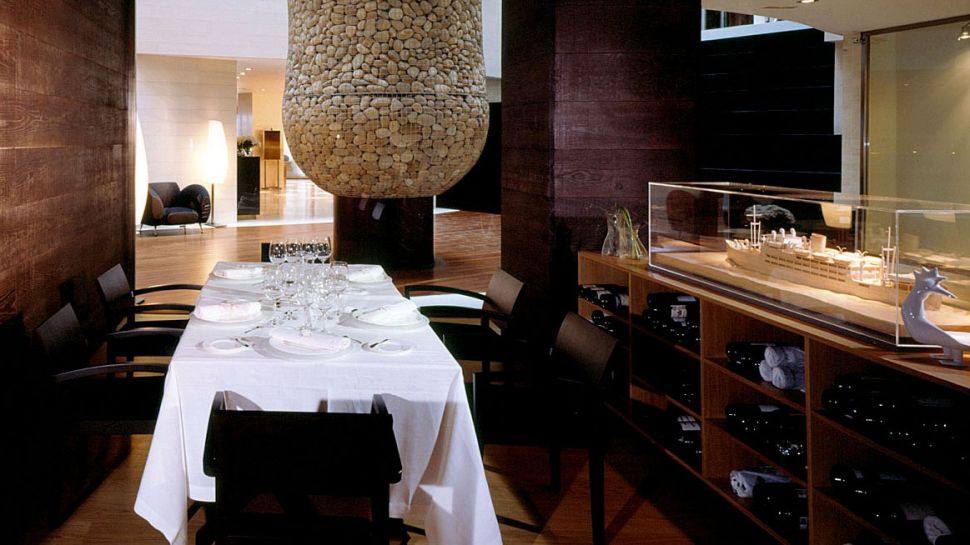 西班牙毕尔巴鄂Gran Hotel Domine_003369-03-wine-dining-room.jpg