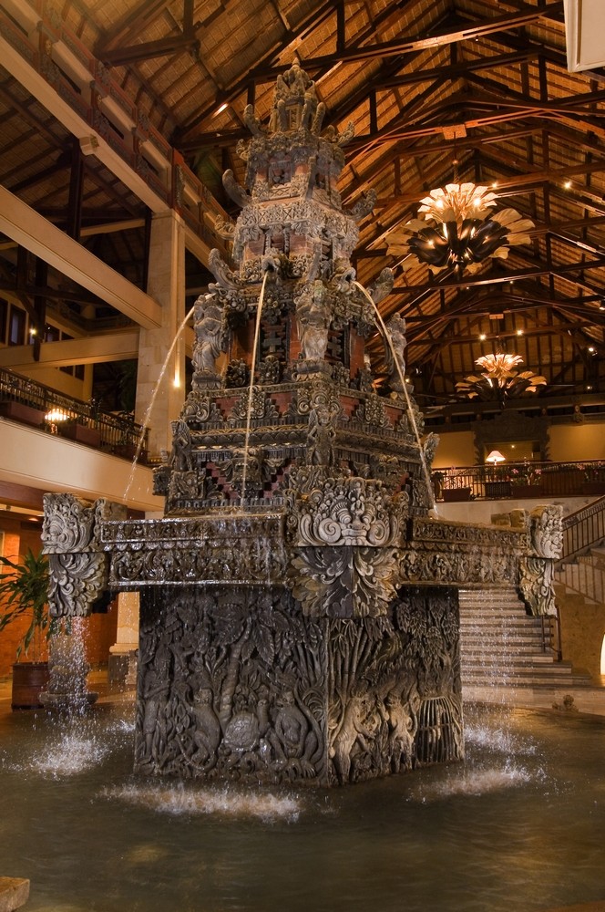 巴厘岛五星级钻石酒店——NUSA DUA BEACH HOTEL & SPA_nusa duaLOBBY_FOUNTAIN.jpg