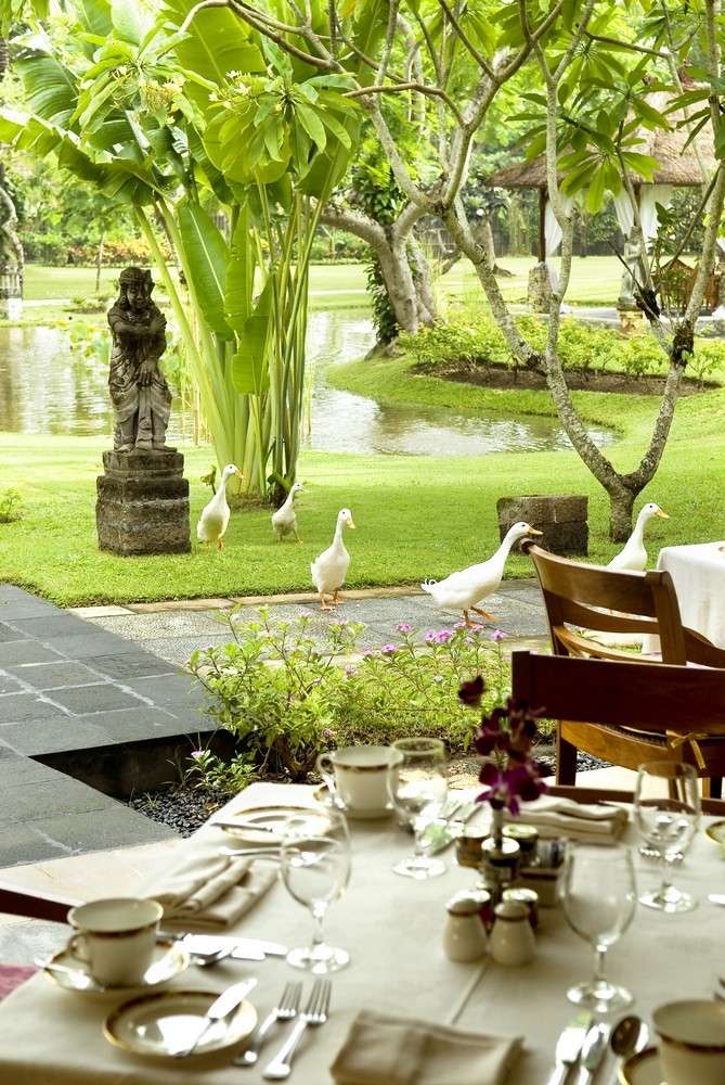 巴厘岛五星级钻石酒店——NUSA DUA BEACH HOTEL & SPA_nusa duaPALACE_LOUNGE_TABLE_SET_UP.jpg