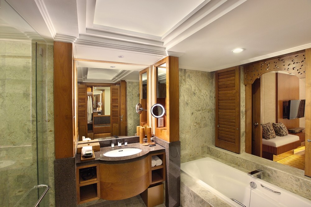 巴厘岛五星级钻石酒店——NUSA DUA BEACH HOTEL & SPA_nusa duaPREMIER_ROOM_BATHROOM_HIGHREZ.jpg