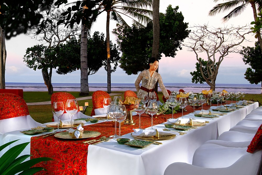 巴厘岛五星级钻石酒店——NUSA DUA BEACH HOTEL & SPA_nusa duaRAISED_GARDEN_LUNCH_HIGHREZ.jpg