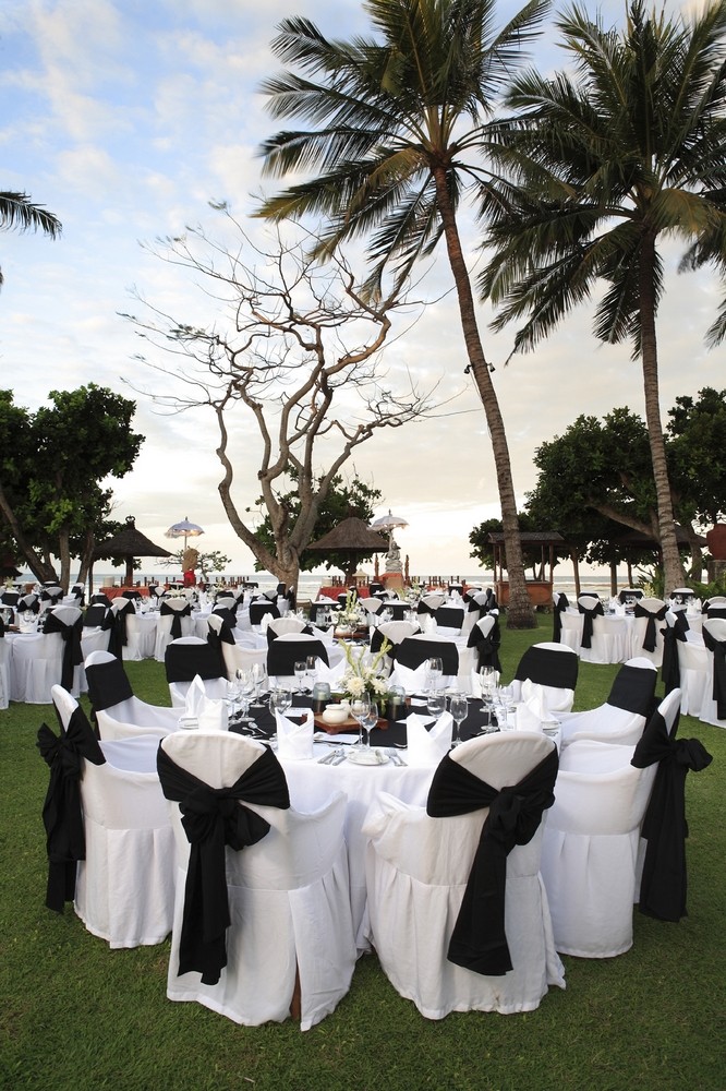 巴厘岛五星级钻石酒店——NUSA DUA BEACH HOTEL & SPA_nusa duaTHEME_PARTY_SET_UP_-_B&W_-_RAISED_GARDEN_1_HIGHREZ.jpg