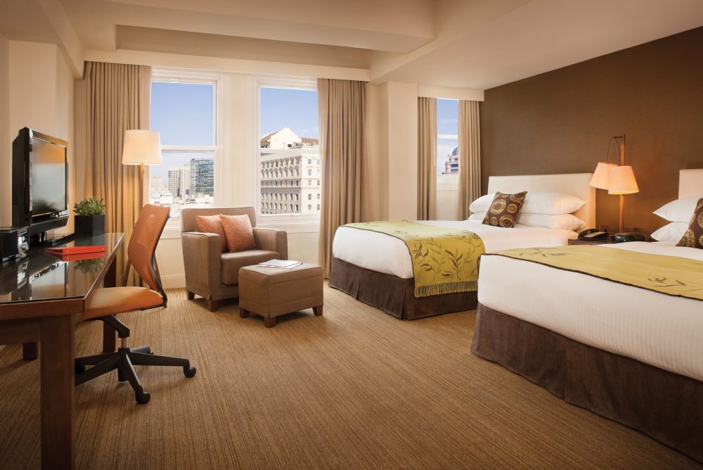 美国一精品酒店--Hotel Adagio by MCCARTAN_Adagio_Guestroom_QueenQueen_high.jpg
