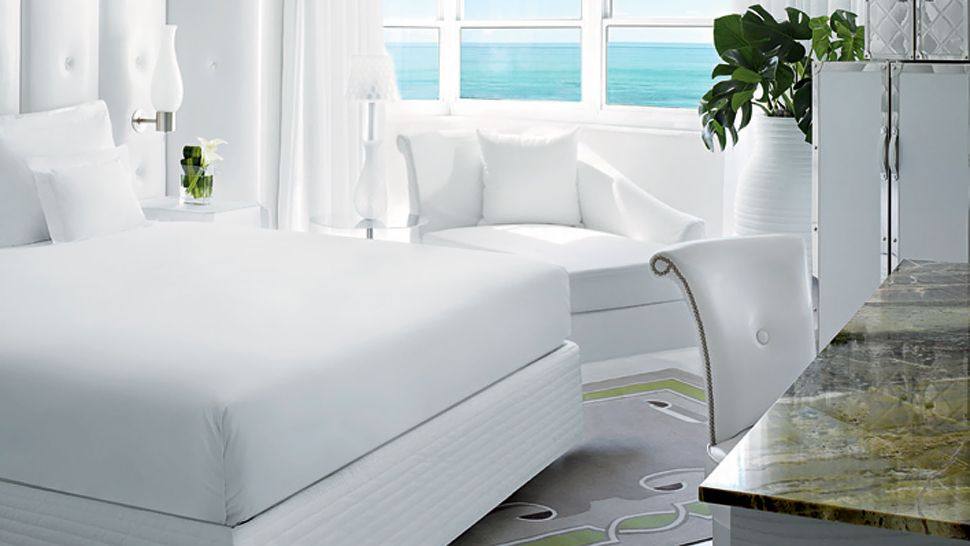 迈阿密Delano Hotel - Philippe Stark ！2011.508第七页更新_001811-03-white-bedroom-ocean-view.jpg