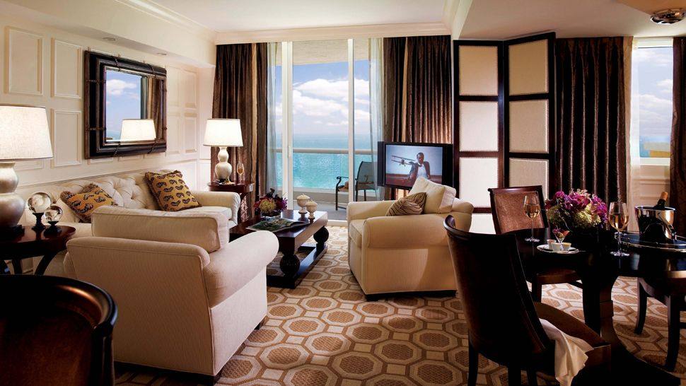 Acqualina度假村的海滩(Acqualina Resort & Spa on the Beach）_002585-14-Classic-Suite-Living-Room.jpg