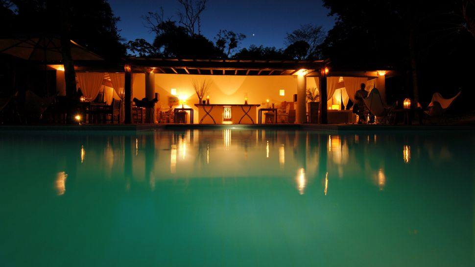 巴西巴伊亚Etnia Pousada E Loja酒店_002668-01-pool-lounge-night.jpg