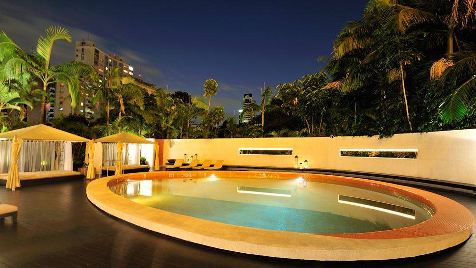 巴西蒂沃利圣保罗莫法里酒店_007106-06-oval-pool-night.jpg