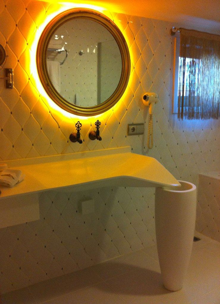 土耳其伊斯坦布尔苏塔尼亚酒店-Hotel Sultania_bora-cakilkaya-bathroom.jpg