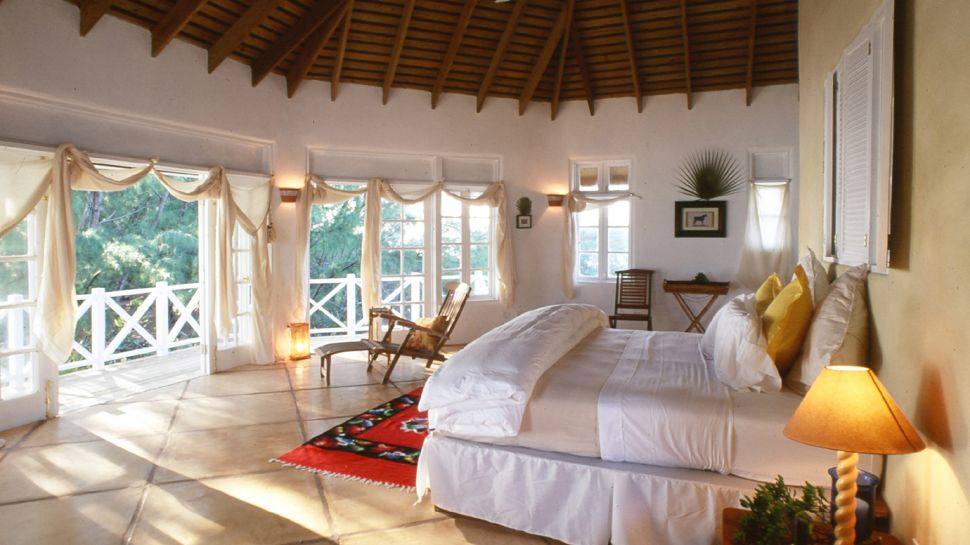 加勒比巴哈马安德罗Caribbean Bahamas Andros Kamalame Cay_003317-01-hut-bedroom-king-bed.jpg