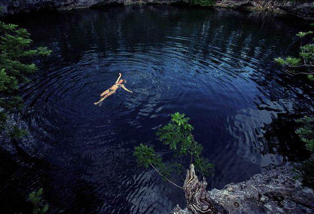 加勒比巴哈马安德罗Caribbean Bahamas Andros Kamalame Cay_blue hole 1.jpg