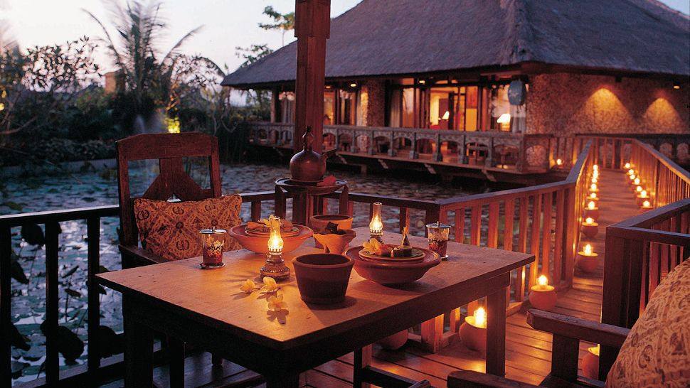 巴厘岛图古酒店_005895-07-dinner-setup-deck.jpg