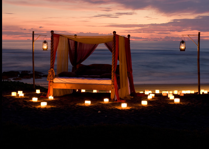 巴厘岛图古酒店_dining-picnic-in-bed.jpg