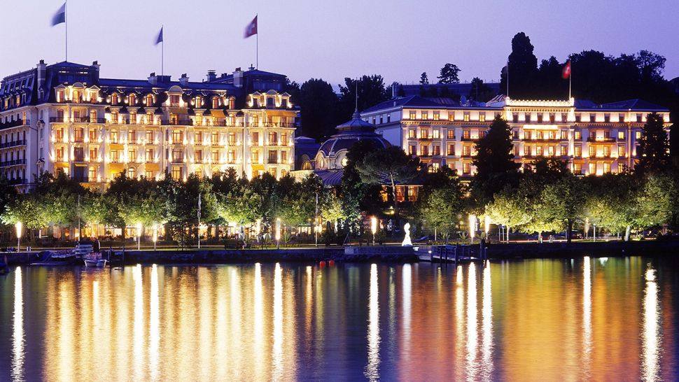 瑞士日内瓦湖洛桑Beau-Rivage Palace_003187-01-facade-night-from-lake.jpg