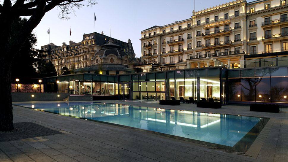 瑞士日内瓦湖洛桑Beau-Rivage Palace_003187-05-outdoor-pool-dusk.jpg