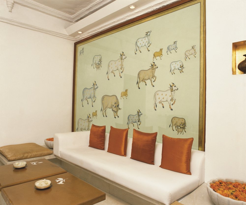印度拉贾斯坦邦乌代布尔Devi Garh_Devi Garh Suite Sitting Room.jpg